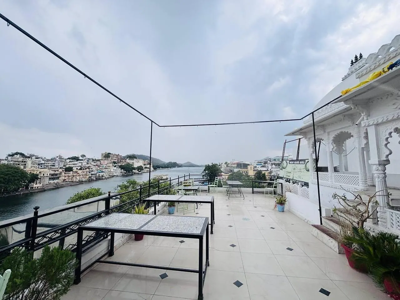 홈스테이 Bunk & Beyond Hostel 우다이푸르