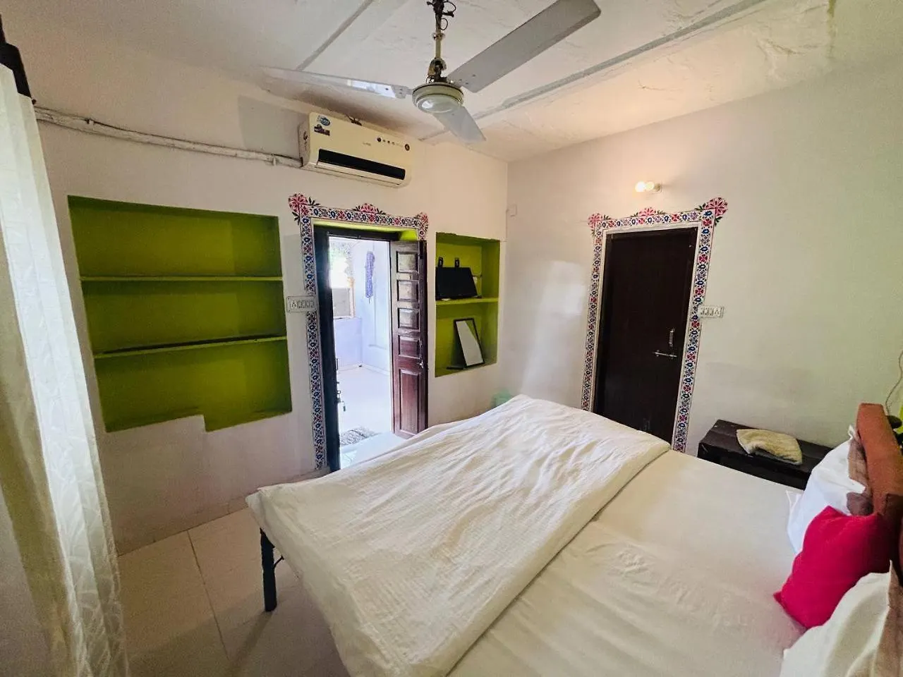 Bunk & Beyond Hostel 우다이푸르